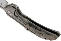 Bestech Vigil BT2201A Grey Blasted Titanium, Satin Navaja, Diseño Kombou 14 Bestech Vigil BT2201A Grey Blasted Titanium, Satin Navaja, Diseño Kombou -Böker || Spyderco || Buck Ventas BHBT2201A 05 bestech